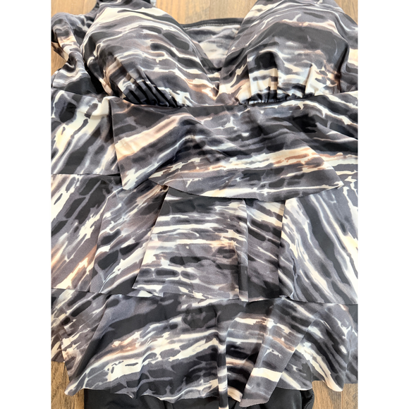 Full coverage C-Cup B-Cup padded one piece swimwear swimsuit that hides tummy - Picture 2 of 6